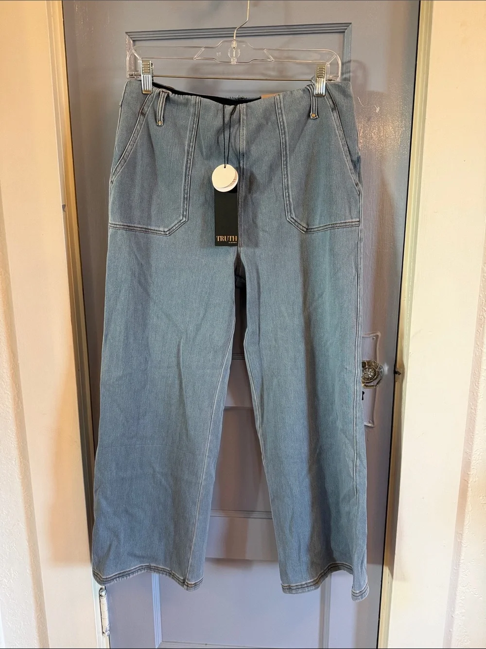 Truth Women’s Ankle Crop Jeans in Light Blue Wash - Picture 1 of 8